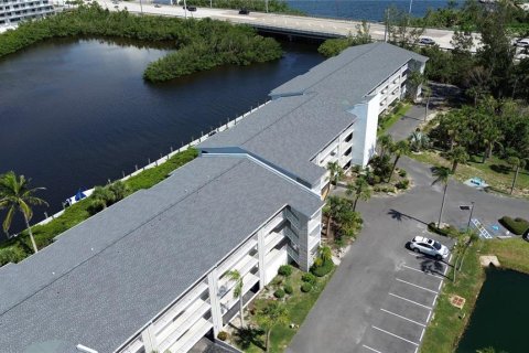 Condo in Englewood, Florida, 2 bedrooms  № 1786793 - photo 1