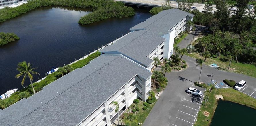 Condo in Englewood, Florida, 2 bedrooms № 1786793
