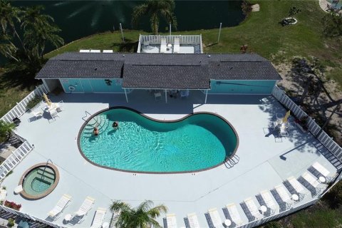 Condo in Englewood, Florida, 2 bedrooms  № 1786793 - photo 15