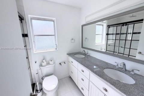 House in Margate, Florida 4 bedrooms, 151.34 sq.m. № 2264251 - photo 15