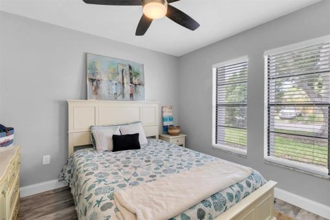 House in Port Richey, Florida 2 bedrooms, 98.85 sq.m. № 2396346 - photo 17