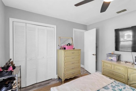 House in Port Richey, Florida 2 bedrooms, 98.85 sq.m. № 2396346 - photo 18