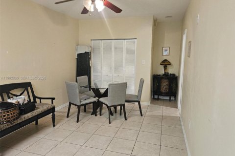 Immobilier commercial à louer à Palmetto Bay, Floride: 27.87 m2 № 2024175 - photo 3