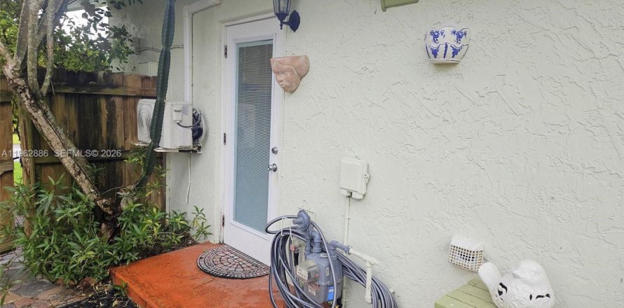 Immobilier commercial à Palmetto Bay, Floride 27.87 m2 № 2024175