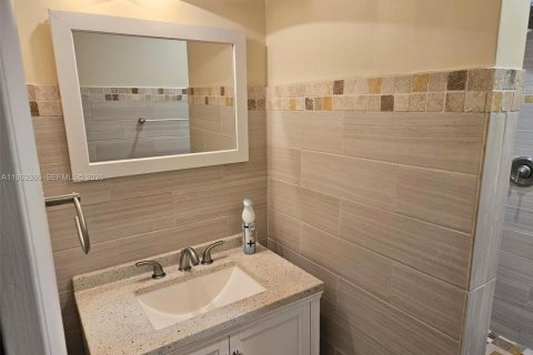 Immobilier commercial à louer à Palmetto Bay, Floride: 27.87 m2 № 2024175 - photo 6