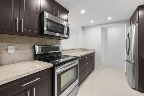 Copropriété à louer à Miami Beach, Floride: 1 chambre, 92.34 m2 № 2241613 - photo 5