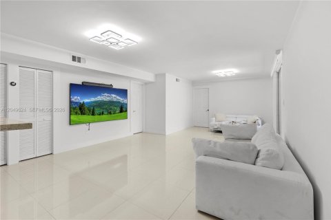 Copropriété à louer à Miami Beach, Floride: 1 chambre, 92.34 m2 № 2241613 - photo 6