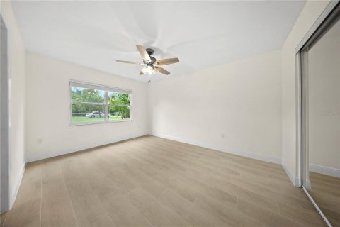 House in Valrico, Florida 3 bedrooms, 138.8 sq.m. № 2230663 - photo 23