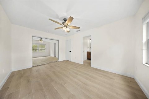 House in Valrico, Florida 3 bedrooms, 138.8 sq.m. № 2230663 - photo 24