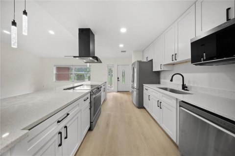 House in Valrico, Florida 3 bedrooms, 138.8 sq.m. № 2230663 - photo 7