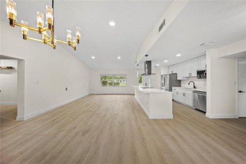 House in Valrico, Florida 3 bedrooms, 138.8 sq.m. № 2230663 - photo 8