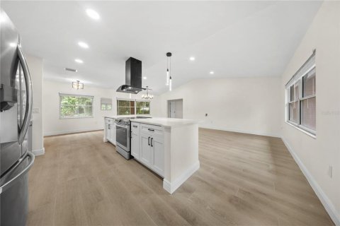 House in Valrico, Florida 3 bedrooms, 138.8 sq.m. № 2230663 - photo 5