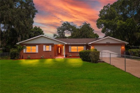 House in Valrico, Florida 3 bedrooms, 138.8 sq.m. № 2230663