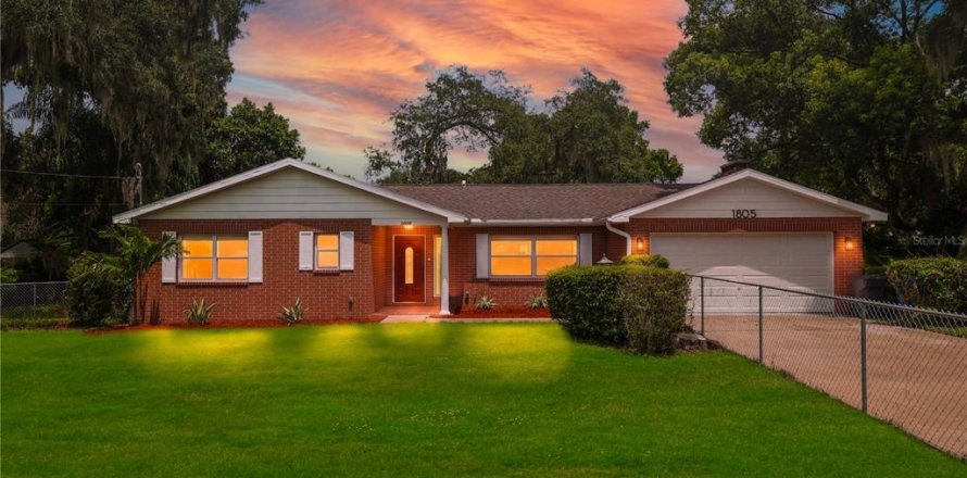 House in Valrico, Florida 3 bedrooms, 138.8 sq.m. № 2230663