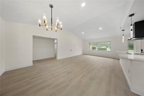 House in Valrico, Florida 3 bedrooms, 138.8 sq.m. № 2230663 - photo 10