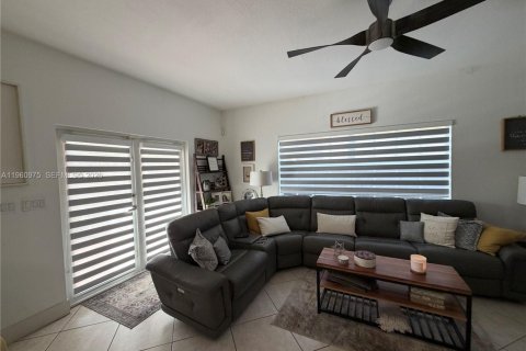 Casa en alquiler en Miami, Florida, 4 dormitorios, 222.5 m2 № 2027105 - foto 15