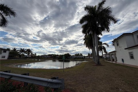 Casa en alquiler en Miami, Florida, 4 dormitorios, 222.5 m2 № 2027105 - foto 4