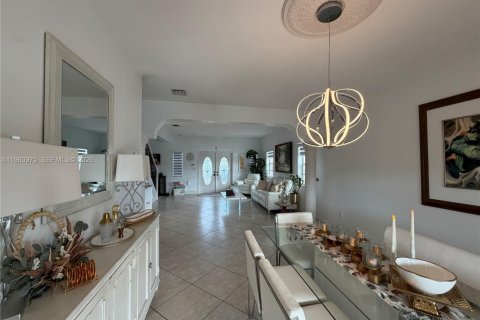 Casa en alquiler en Miami, Florida, 4 dormitorios, 222.5 m2 № 2027105 - foto 11