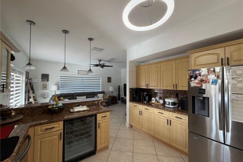 Casa en alquiler en Miami, Florida, 4 dormitorios, 222.5 m2 № 2027105 - foto 13