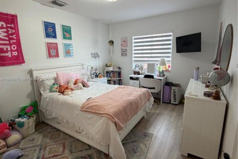 Casa en alquiler en Miami, Florida, 4 dormitorios, 222.5 m2 № 2027105 - foto 22