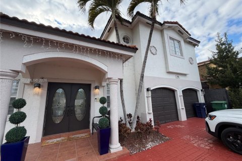 Casa en alquiler en Miami, Florida, 4 dormitorios, 222.5 m2 № 2027105 - foto 2