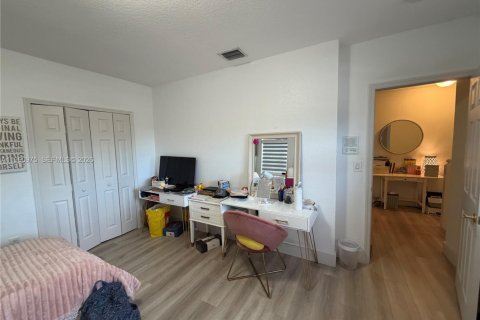 Casa en alquiler en Miami, Florida, 4 dormitorios, 222.5 m2 № 2027105 - foto 23