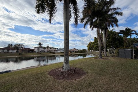 Casa en alquiler en Miami, Florida, 4 dormitorios, 222.5 m2 № 2027105 - foto 6