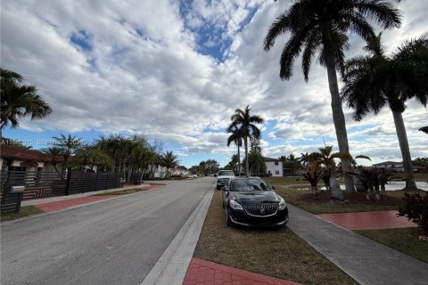 Casa en alquiler en Miami, Florida, 4 dormitorios, 222.5 m2 № 2027105 - foto 5