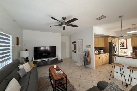 Casa en alquiler en Miami, Florida, 4 dormitorios, 222.5 m2 № 2027105 - foto 14