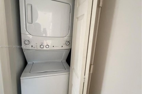 Casa en alquiler en Miami, Florida, 4 dormitorios, 222.5 m2 № 2027105 - foto 17