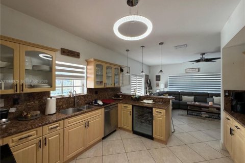 Casa en alquiler en Miami, Florida, 4 dormitorios, 222.5 m2 № 2027105 - foto 12