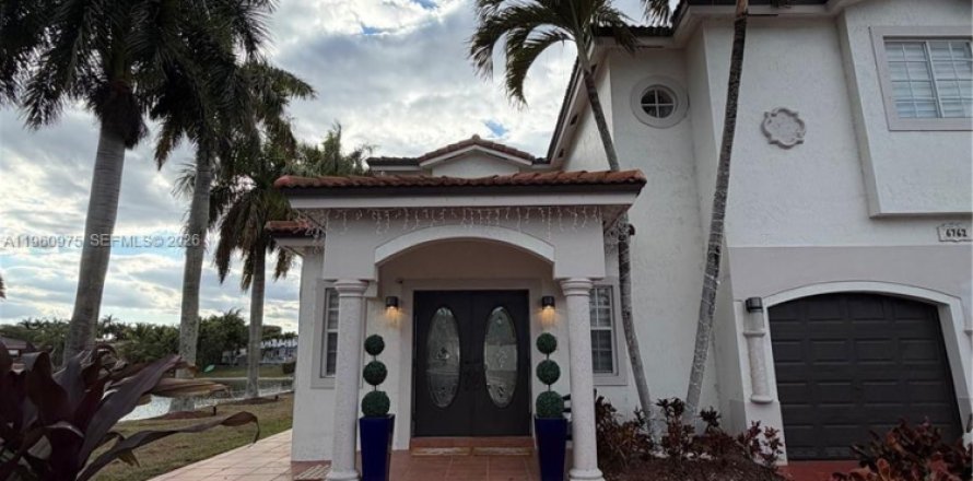 Casa en Miami, Florida 4 dormitorios, 222.5 m2 № 2027105