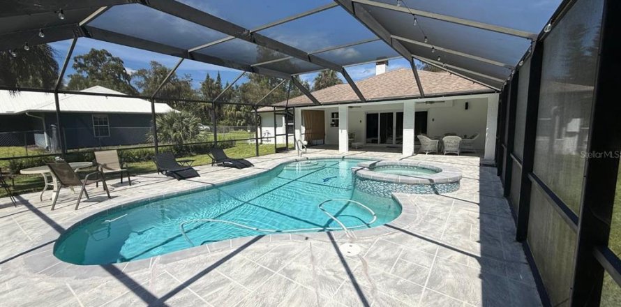 House in Naples, Florida 4 bedrooms, 168.52 sq.m. № 2429357