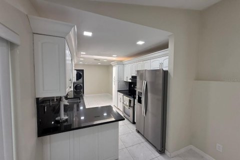 House in Naples, Florida 4 bedrooms, 168.52 sq.m. № 2429357 - photo 6