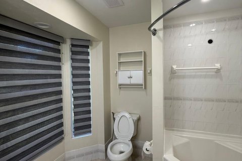 House in Naples, Florida 4 bedrooms, 168.52 sq.m. № 2429357 - photo 12