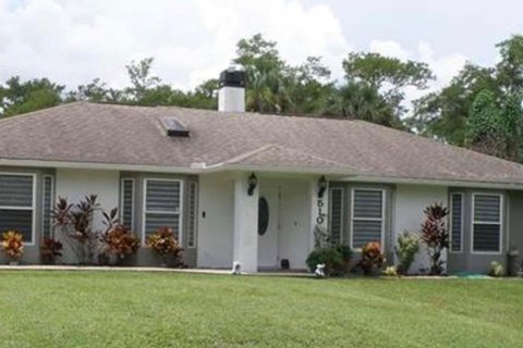 House in Naples, Florida 4 bedrooms, 168.52 sq.m. № 2429357 - photo 14