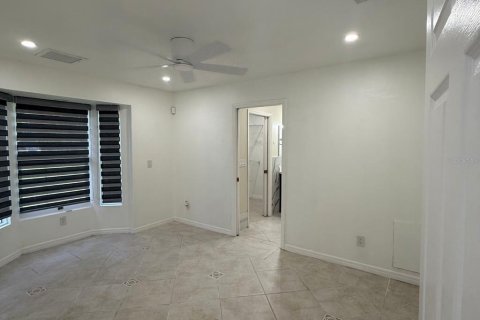 House in Naples, Florida 4 bedrooms, 168.52 sq.m. № 2429357 - photo 7