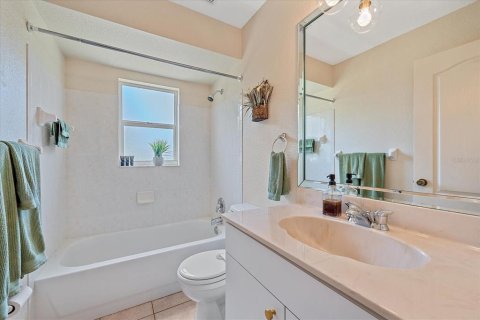 House in Port Charlotte, Florida 3 bedrooms, 155.05 sq.m. № 1732359 - photo 18