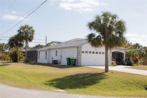 House in Port Charlotte, Florida 3 bedrooms, 155.05 sq.m. № 1732359 - photo 29