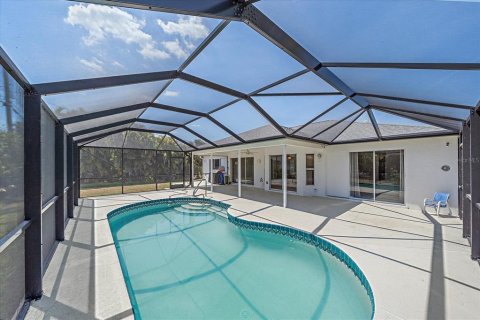 House in Port Charlotte, Florida 3 bedrooms, 155.05 sq.m. № 1732359 - photo 23