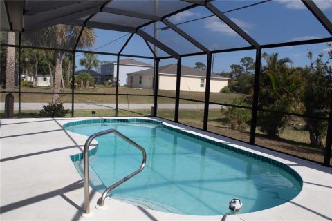 House in Port Charlotte, Florida 3 bedrooms, 155.05 sq.m. № 1732359 - photo 27