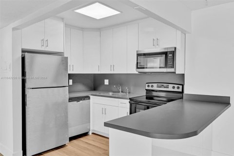 Condo in North Miami Beach, Florida, 2 bedrooms  № 1324592 - photo 28