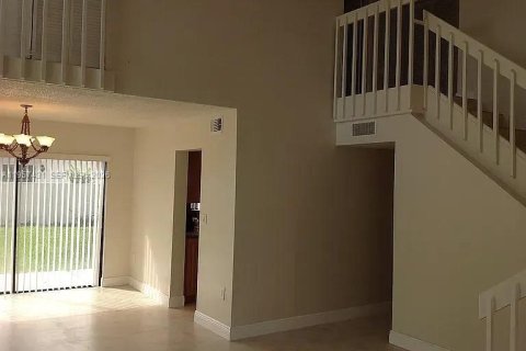 Villa ou maison à louer à Miami, Floride: 4 chambres, 190.45 m2 № 2011662 - photo 8