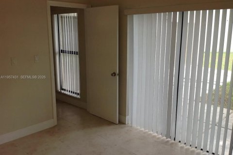 Villa ou maison à louer à Miami, Floride: 4 chambres, 190.45 m2 № 2011662 - photo 4