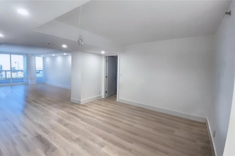 Купить кондоминиум в Майами, Флорида 2 спальни, 158.58м2, № 1960873 - фото 16