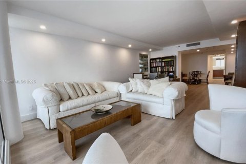 Купить кондоминиум в Майами, Флорида 2 спальни, 158.58м2, № 1960873 - фото 15