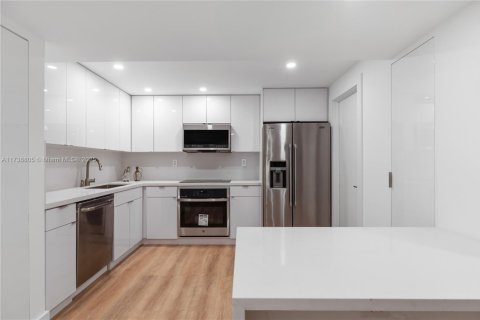 Купить кондоминиум в Майами, Флорида 2 спальни, 158.58м2, № 1960873 - фото 21