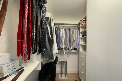 Купить кондоминиум в Майами, Флорида 2 спальни, 158.58м2, № 1960873 - фото 12