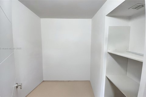 Купить кондоминиум в Майами, Флорида 2 спальни, 158.58м2, № 1960873 - фото 24