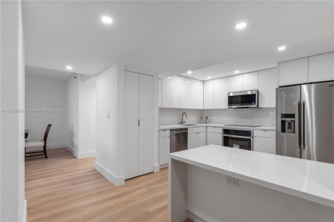 Купить кондоминиум в Майами, Флорида 2 спальни, 158.58м2, № 1960873 - фото 19